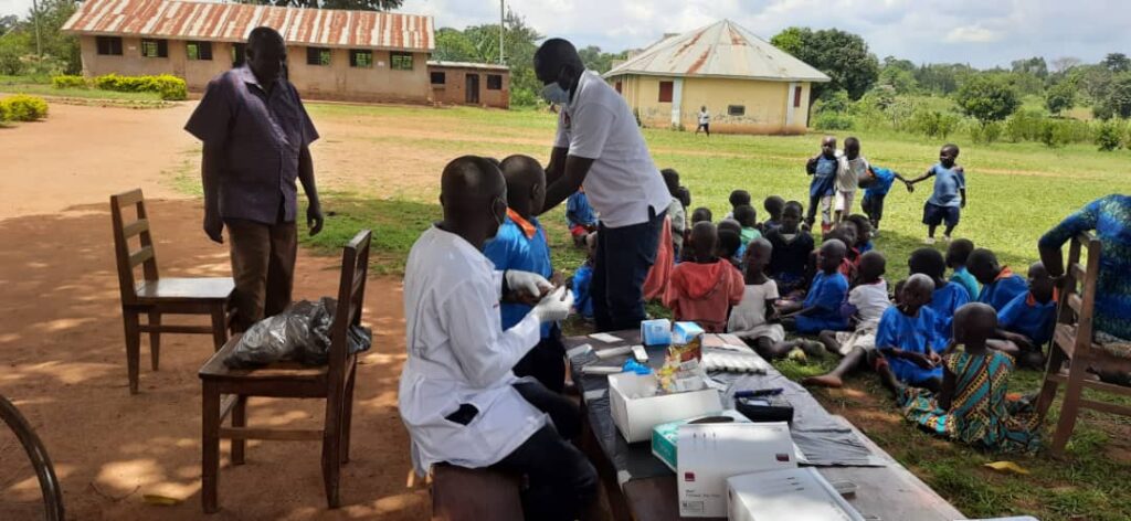 Vektor control team treating patients